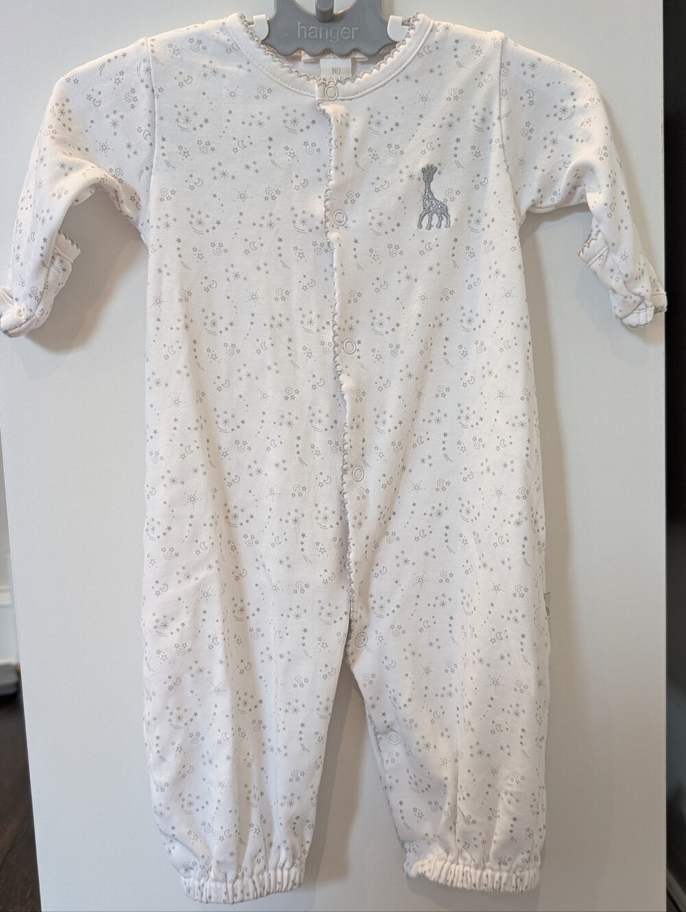 Sophie la girafe x Kissy Kissy Gray Print Converter Gown • NB